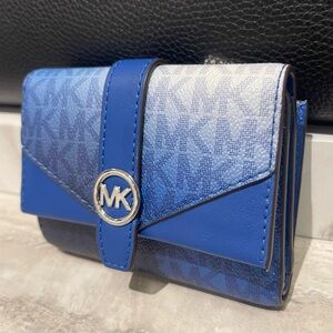 MICHAEL KORS Greenwich Medium Ombré Signature Logo Tri-Fold Wallet
Galaxy Blue